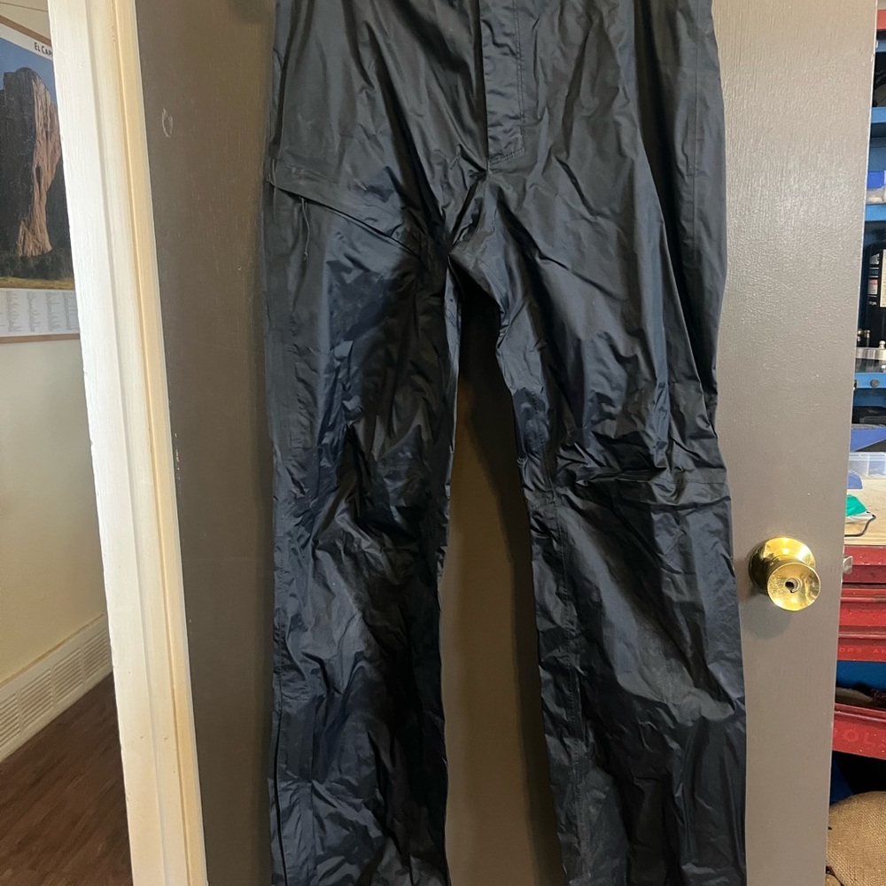 Black Men's Mountain Hardware Rain Pants size M